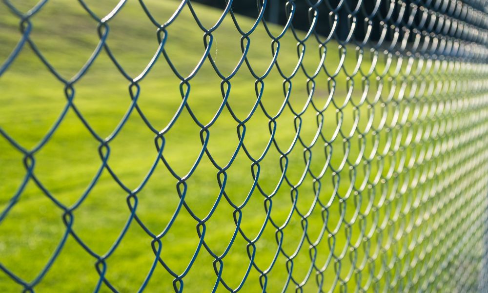 Why Garden Fences Are Failing Faster Than Homeowners Expected This Year